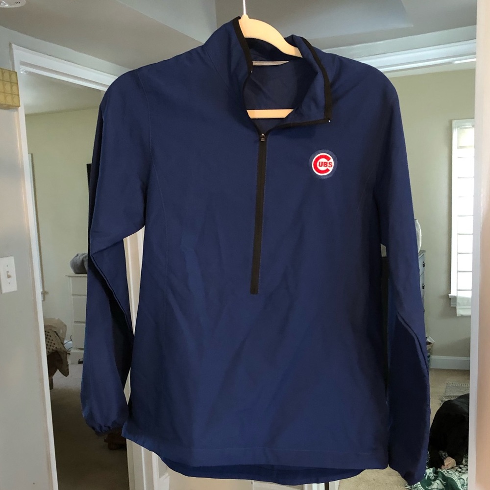 Women’s Cubs quarter zip wind breaker.